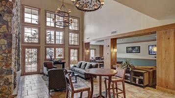 Condo, 2 Bedrooms | Dining