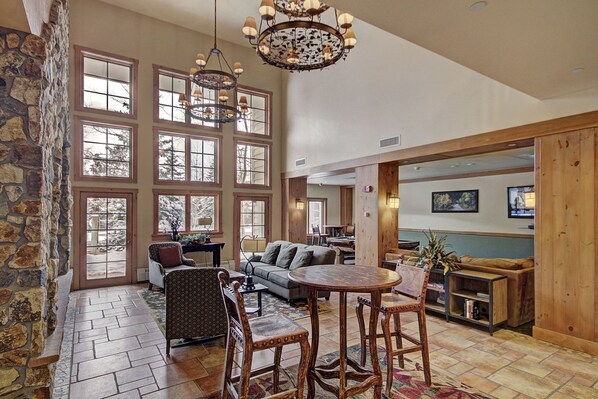 Condo, 2 Bedrooms | Dining