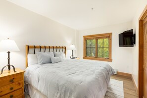 Condo, 3 Bedrooms | 3 bedrooms, desk, laptop workspace, iron/ironing board