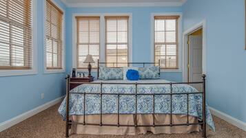 标准双人房, 私人浴室 (Room Three) | 遮光窗帘、熨斗/熨衣板