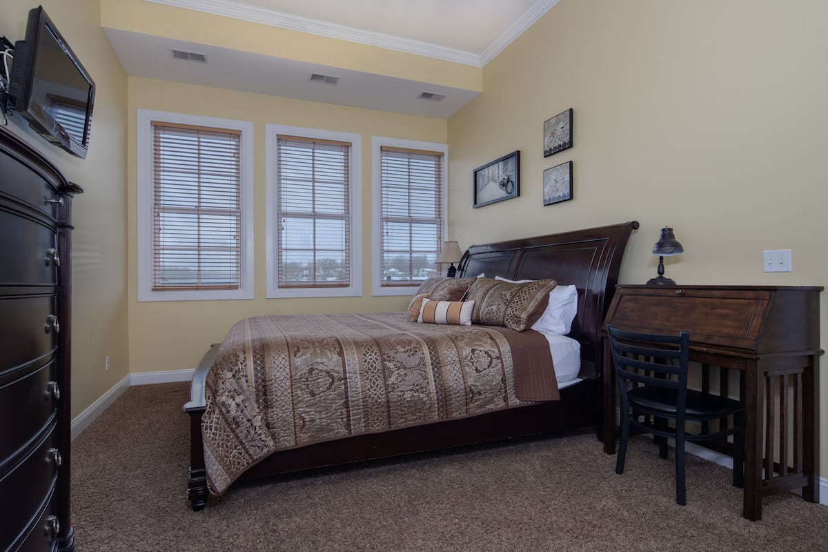 Standard Double Room, Accessible, Private Bathroom (Room One) | Blackout drapes, iron/ironing board