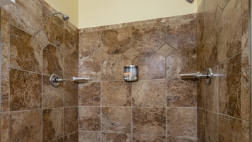 Standard Double Room, Private Bathroom (Room Six) | Bathroom