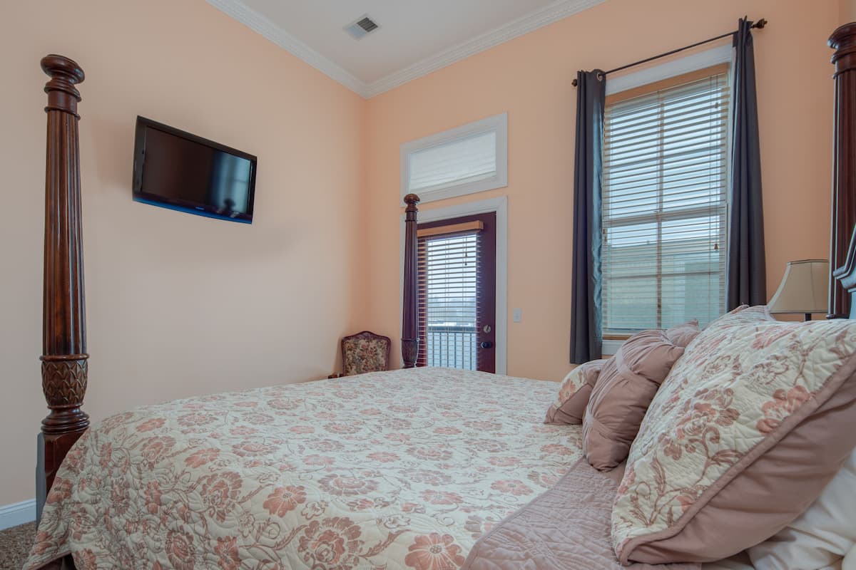 Standard Double Room, Private Bathroom (Room Four) | Blackout drapes, iron/ironing board