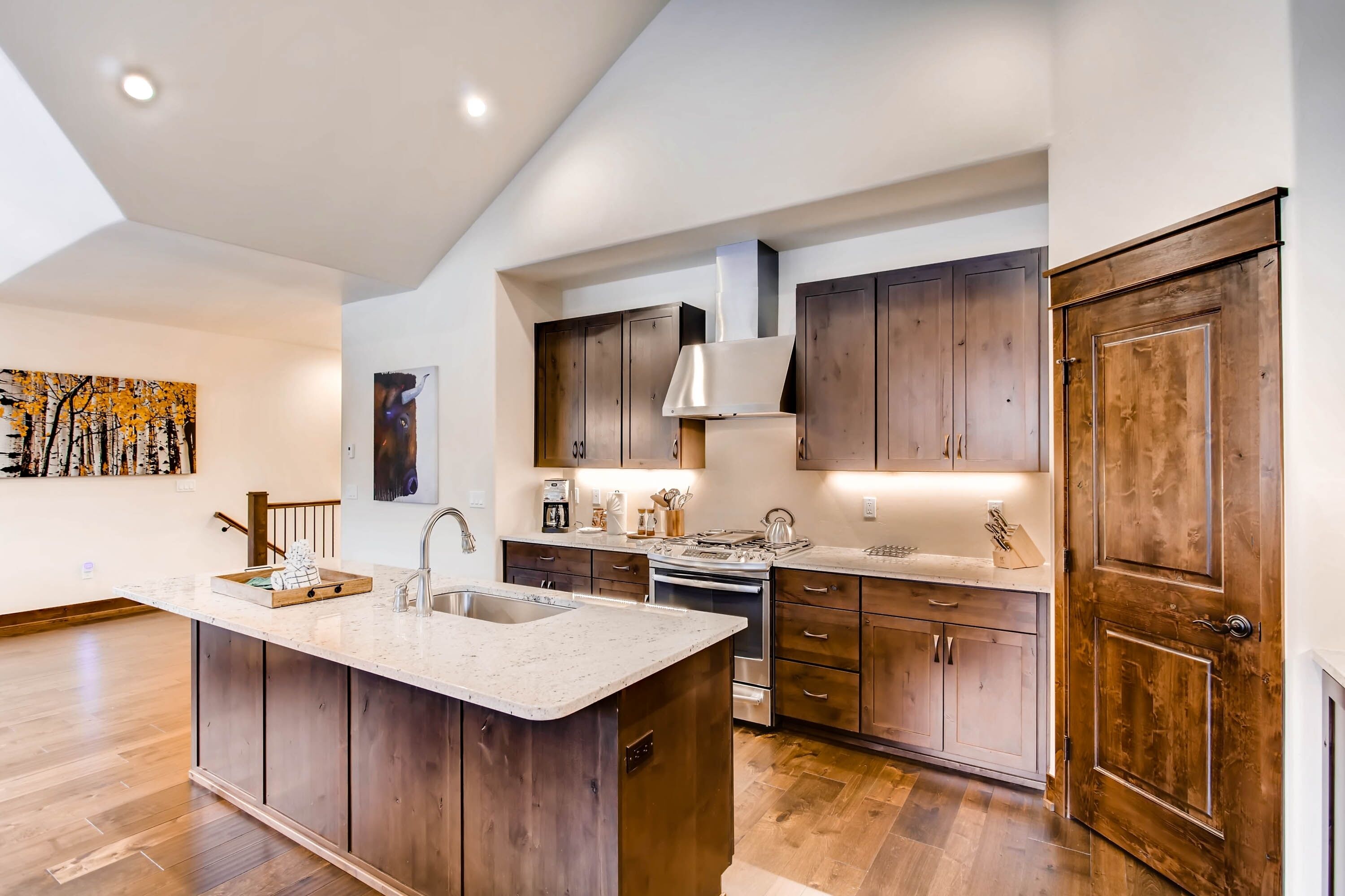 Stadtwohnung, 3 Schlafzimmer | Eigene Küche | Wasserkocher mit Kaffee-/Teezubehör, Kühlschrank, Mikrowelle, Ofen