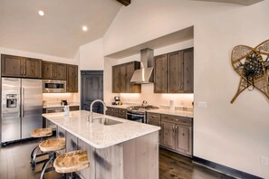 Townhome, 3 Bedrooms | Private kitchen