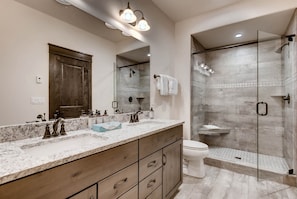 Casa adosada, 3 habitaciones | Baño | Secador de pelo y champú