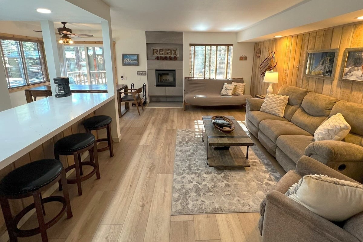 Condo, 1 Bedroom | Living area