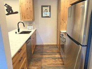 คอนโด, 2 ห้องนอน | ครัวส่วนตัว | ไมโครเวฟ