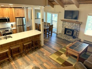 Condo, 2 Bedrooms | Private kitchen | Microwave