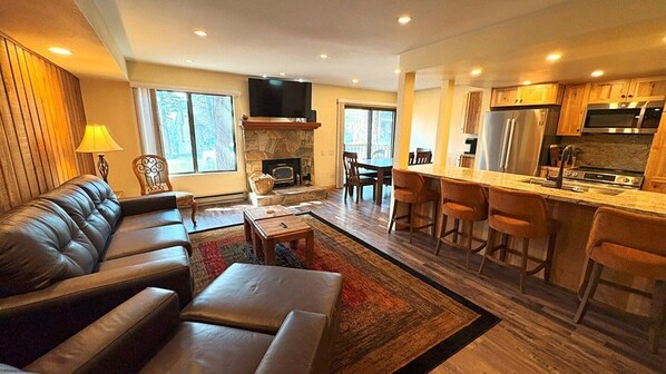 Condo, 1 Bedroom | Living area