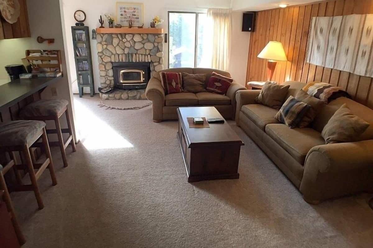 Condo, 1 Bedroom | Living area