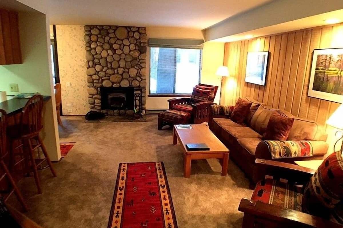 Condo, 1 Bedroom | Living area