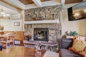 Living room - Modern 2 BR Condo Lodge at Vail, Walk to Gondola by RedAwning (Vail)