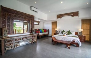 Presidential Villa, 3 Bedrooms, Private Bathroom | 3 bedrooms, premium bedding, pillow-top beds, in-room safe - Villa Khaleesi (Seminyak)