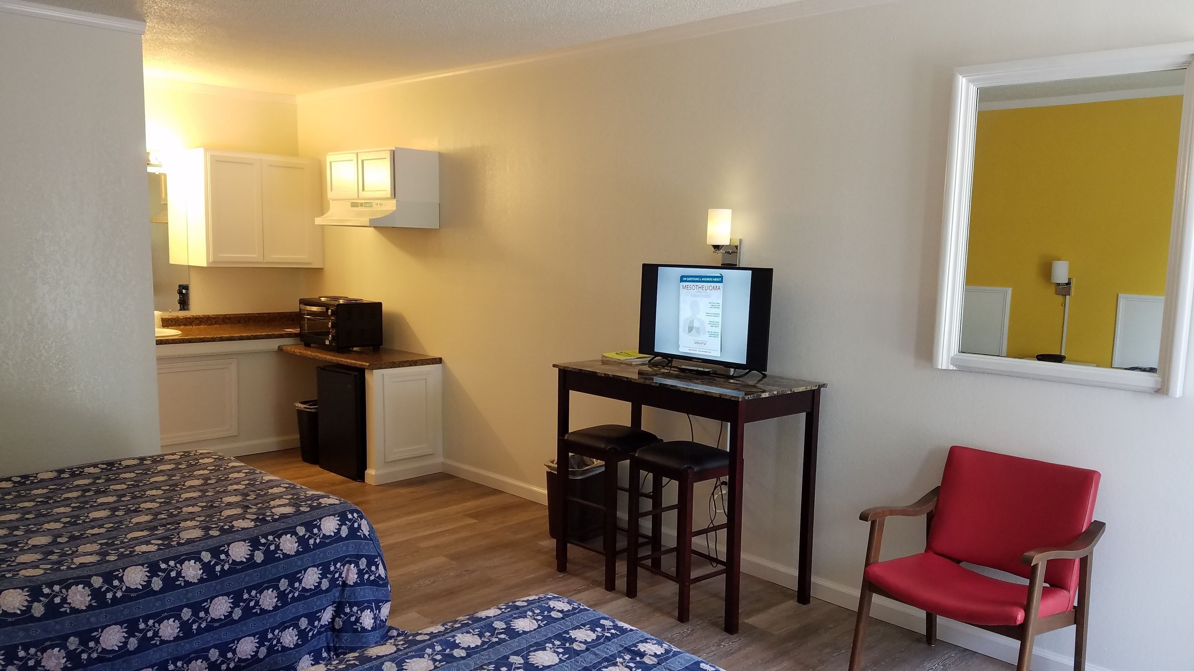 Ropa de cama de alta calidad, escritorio, wifi gratis y ropa de cama 