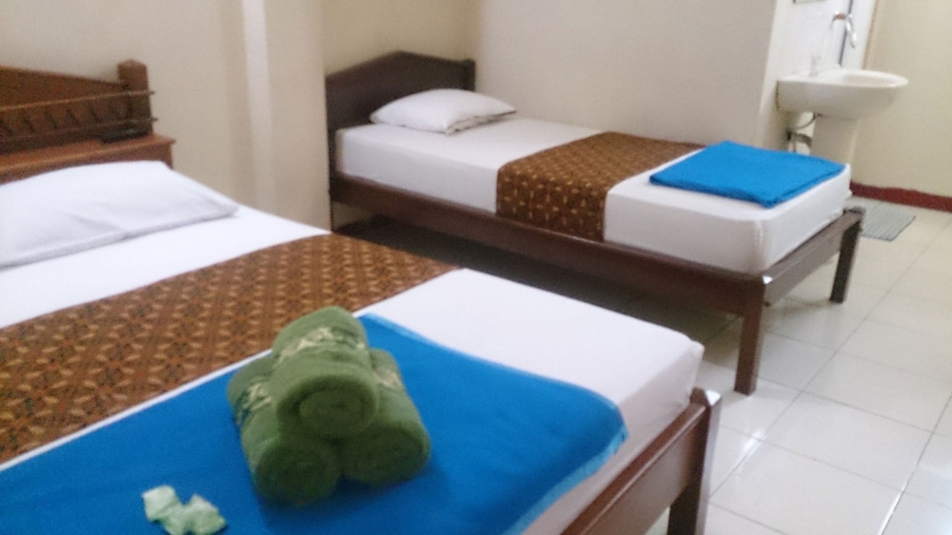 Desk, laptop workspace, rollaway beds, free WiFi