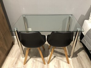 Habitación | Zona de estar | Una televisión de pantalla plana