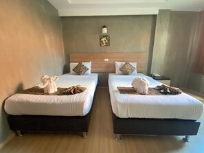Chambre Standard avec lits jumeaux | Bureau, chambres insonorisées, Wi-Fi gratuit, draps fournis