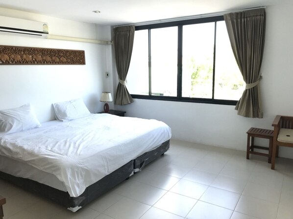 Standard Room | Desk, free WiFi - Lucky Loft Phuket (Wichit)