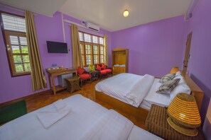 Minibar, desk, free WiFi - Thit Sar Shin Guest House (Sagaing)