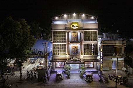 Front of property. Hotel GBH Kale