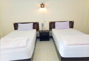 Standard Twin Room | Escritorio, wifi gratis, ropa de cama