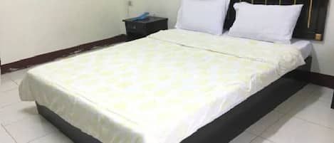 Standard Double Room | Desk, free WiFi, bed sheets