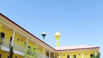 المنطقة المحيطة بالمنشأة