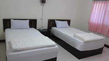 Standard Twin Room | โต๊ะทำงาน, Wi-Fi ฟรี, ผ้าปูที่นอน