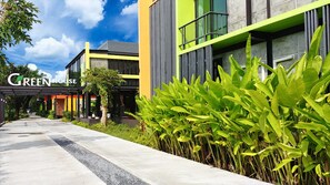 Property grounds - Green House Neo-Resotel - Hostel (Nakhon Si Thammarat)