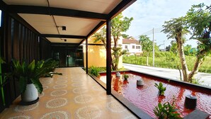 Terrace/patio - Green House Neo-Resotel - Hostel (Nakhon Si Thammarat)