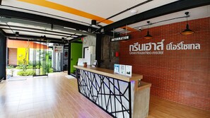 Reception - Green House Neo-Resotel - Hostel (Nakhon Si Thammarat)