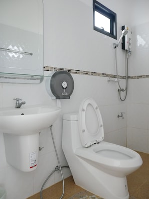 Villa Double Room | Baño | Regadera, amenidades de baño gratuitas, toallas