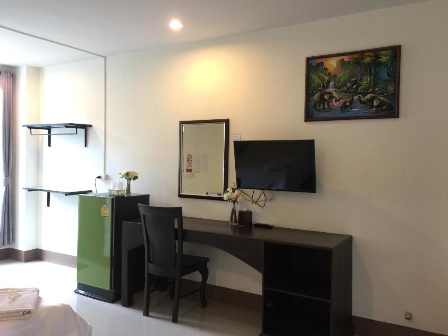 โต๊ะทำงาน, ผ้าม่านกันแสง, เตียงเสริม/เปล, Wi-Fi ฟรี