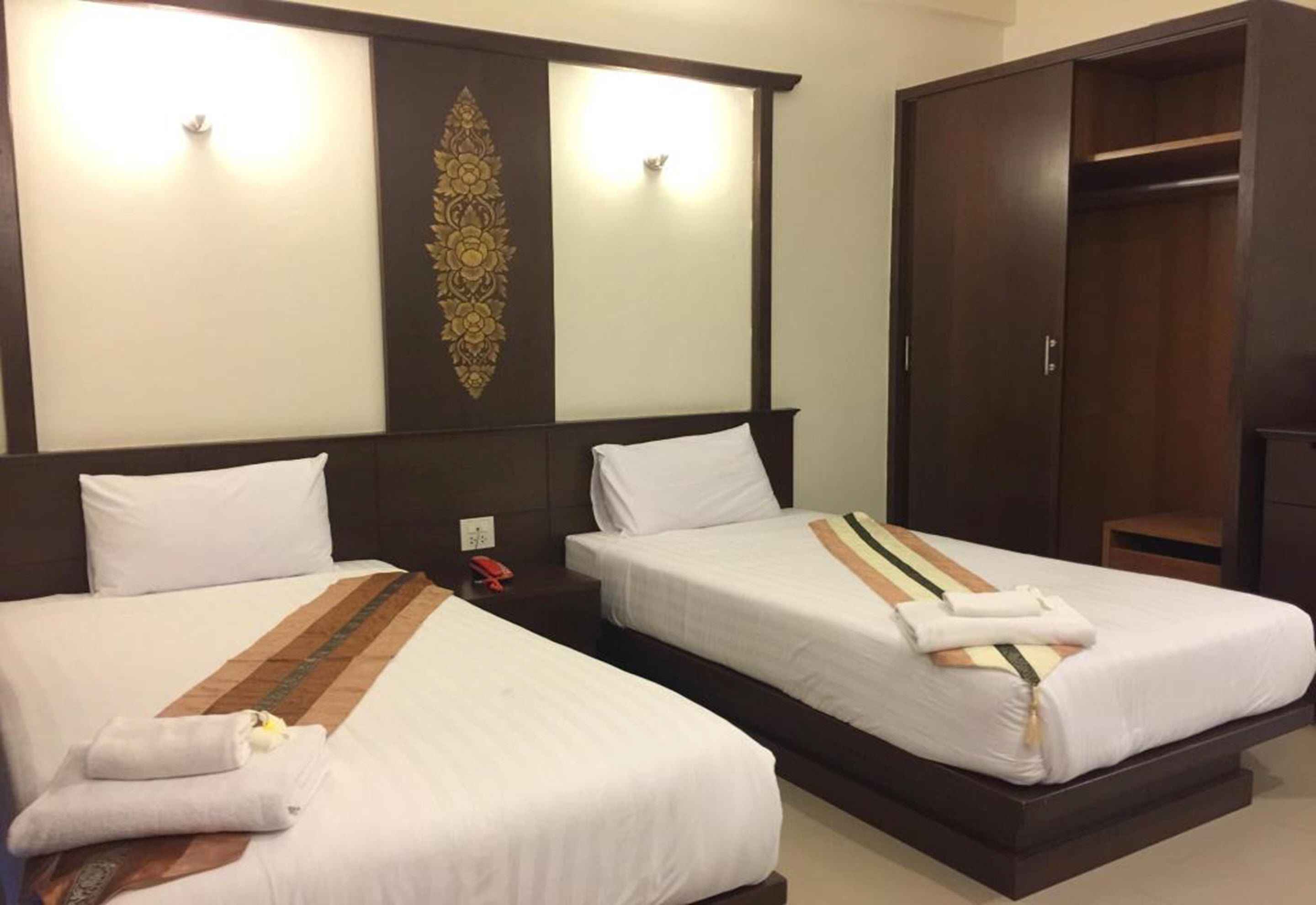 Kamar Double Deluks untuk 1 Orang, 1 Tempat Tidur King | Meja kerja, tirai kedap cahaya, dan tempat tidur lipat/tambahan