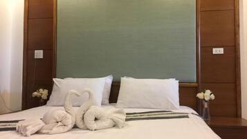 مكتب وستائر تعتيم وأسرّة قابلة للطي وواي فاي مجانًا