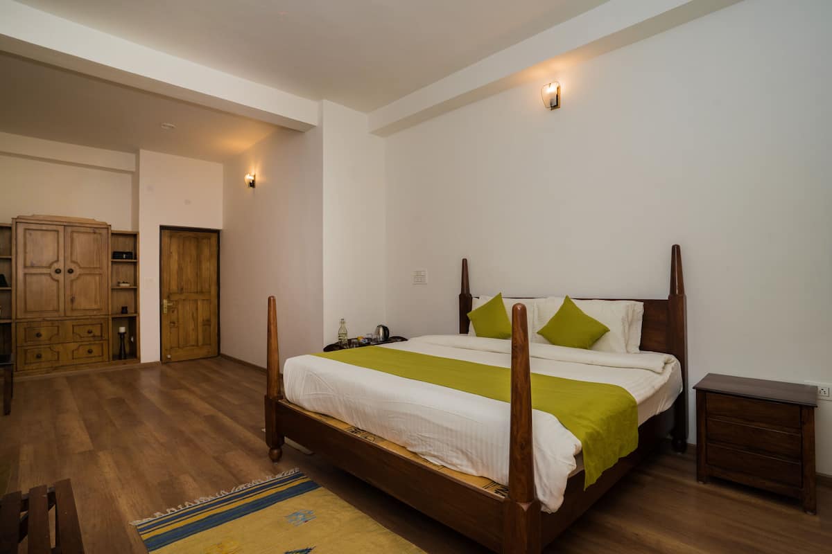 Suite presidencial, 2 habitaciones | 1 habitación, decoración personalizada, muebles diferentes y escritorio