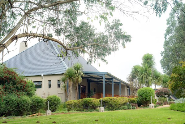 Front of property - Mount Shekinah Country Hotel (Balgowan)