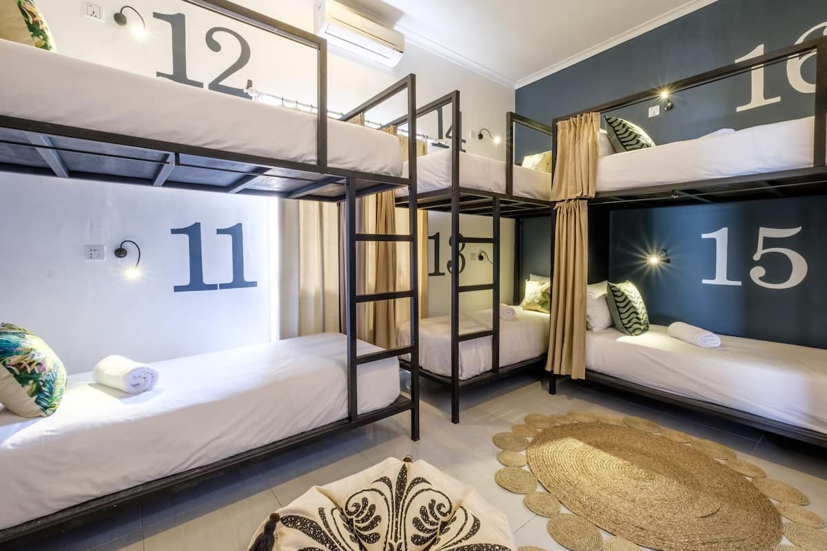 One bed in Comfort Shared Dormitory, Mixed Dorm | 1 개의 침실, 객실 내 금고, 책상, 무료 WiFi