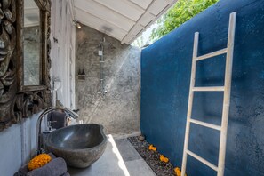 Exclusive Double or Twin Room | 1 bedroom, in-room safe, desk, free WiFi - Gypsy Moon Bali - Hostel (Canggu)