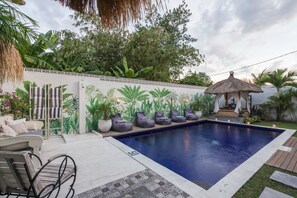 Outdoor pool - Gypsy Moon Bali - Hostel (Canggu)
