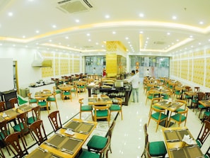 Free daily buffet breakfast