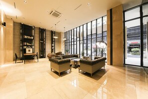 Área de estar no saguão