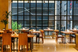 Daily buffet breakfast for a fee