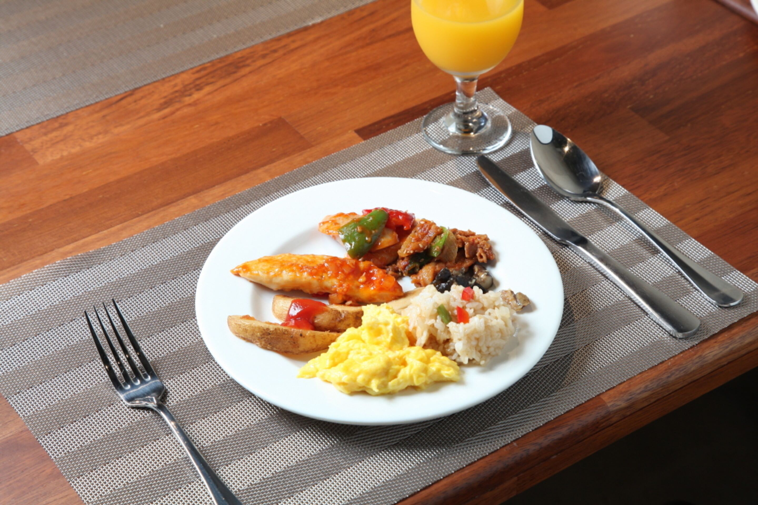 daily buffet breakfast for a fee