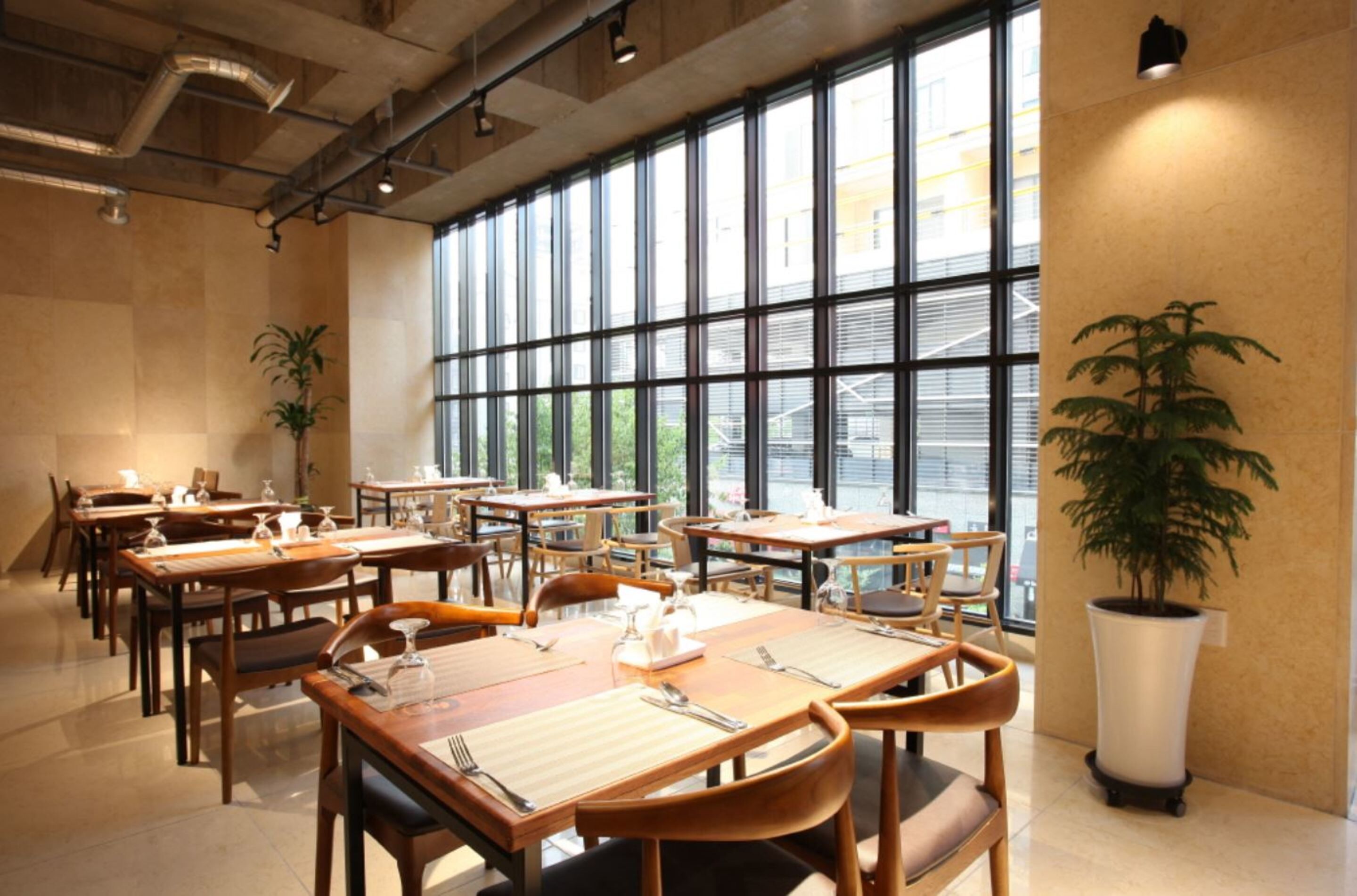 daily buffet breakfast for a fee