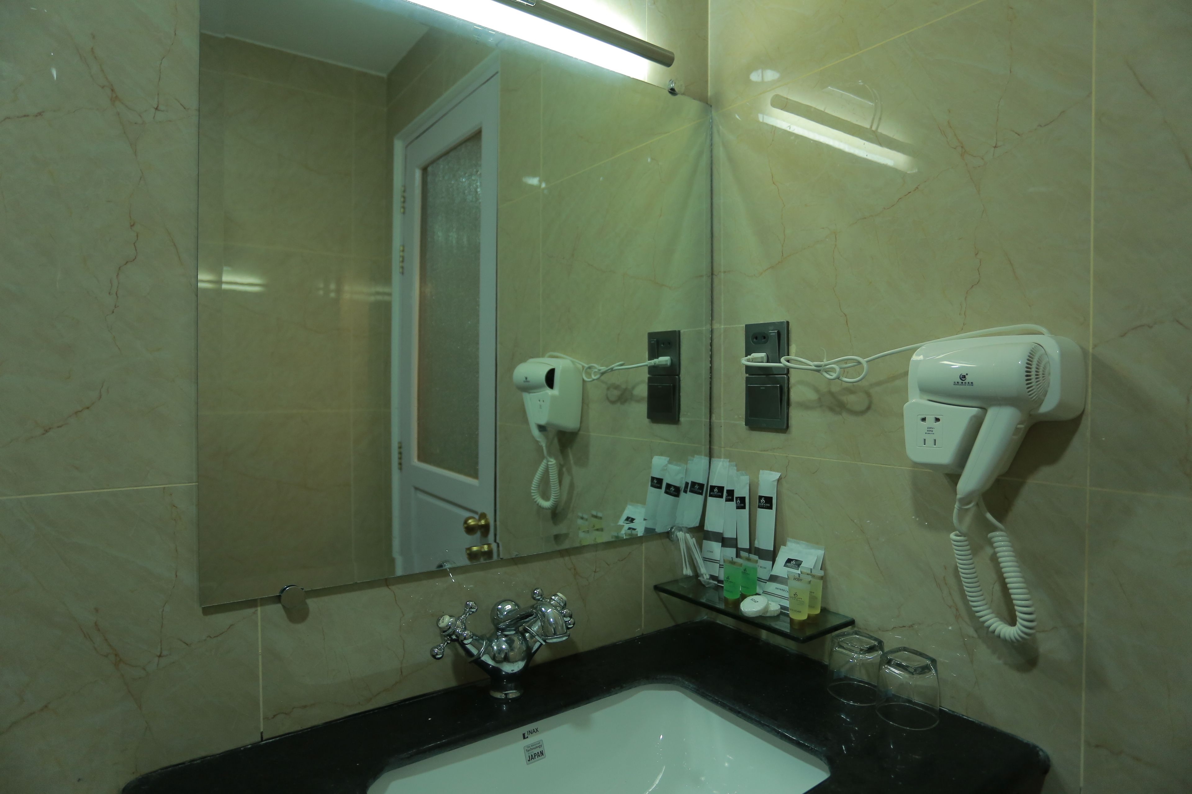 standard room | bathroom sink