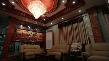 Coin salon dans le hall