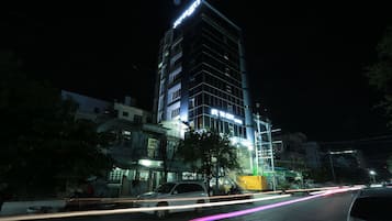 Façade de lâhĂ©bergement - soirĂ©e/nuit