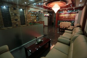 Lobby sitting area - Silver City Hotel (Mandalay)